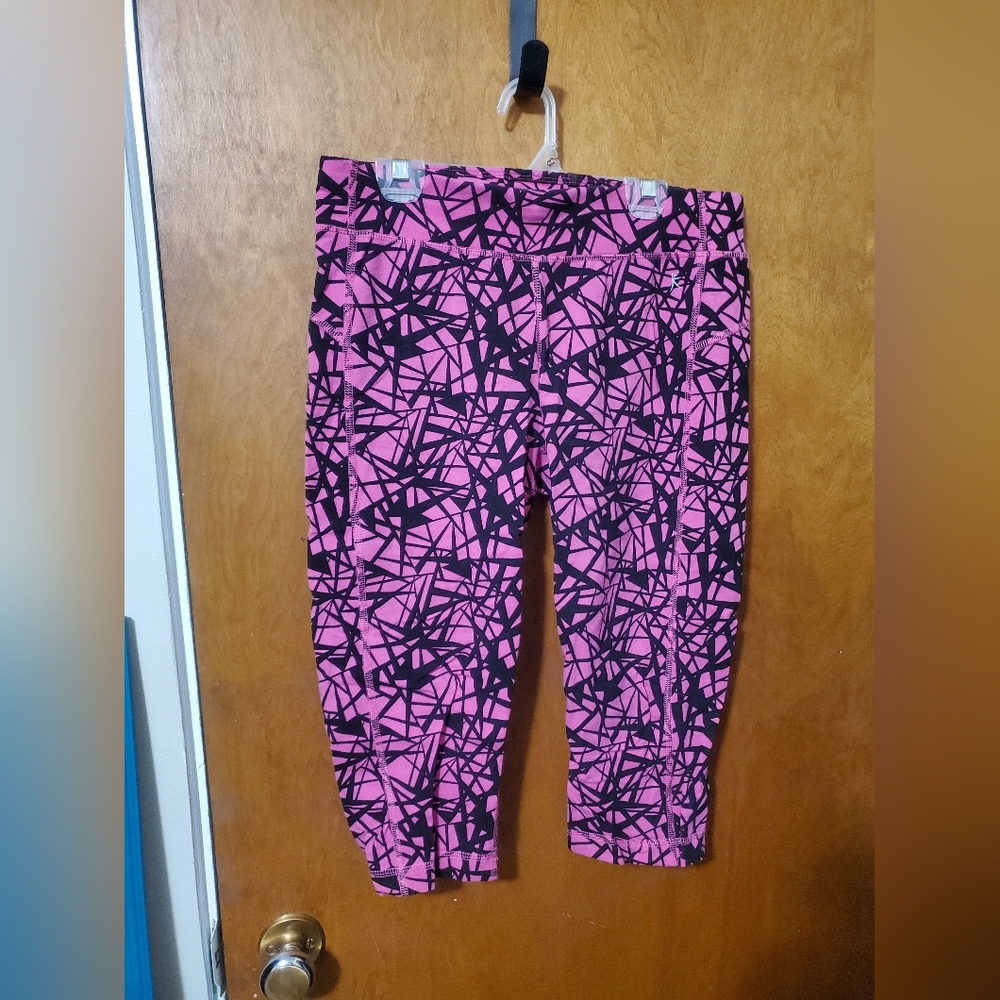 Danskin Pink and Black Geometric Capri Leggings Size M
